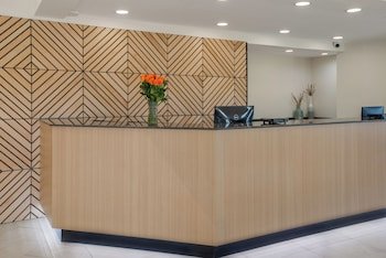 Quality Suites Downtown Convention Center