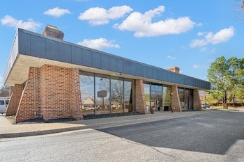 Williamsburg Suites