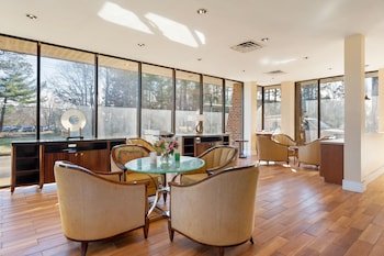 Williamsburg Suites