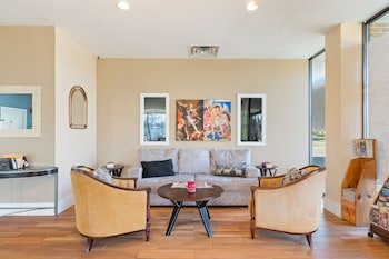 Williamsburg Suites