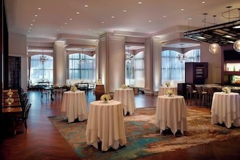 Marriott New Orleans Metairie at Lakeway