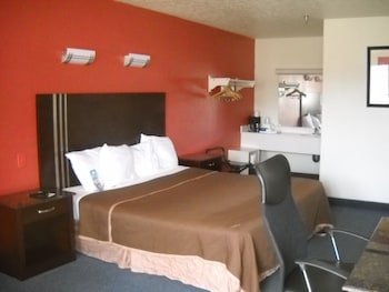 Travelodge by Wyndham Parkersburg