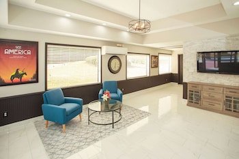 Travelodge by Wyndham Macon West