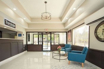 Travelodge by Wyndham Macon West