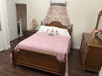 Holland Farmhouse Inn B & B