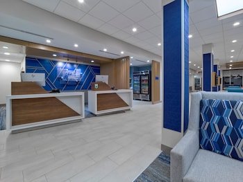Holiday Inn Express & Suites Huntsville - Space Center
