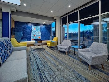 Holiday Inn Express & Suites Huntsville - Space Center