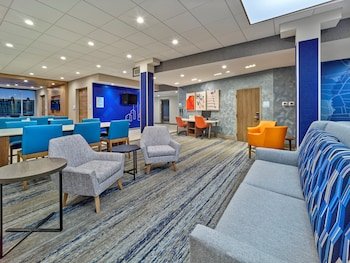 Holiday Inn Express & Suites Huntsville - Space Center