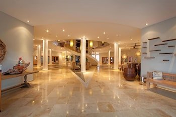 The Bannister Hotel & Yacht Club