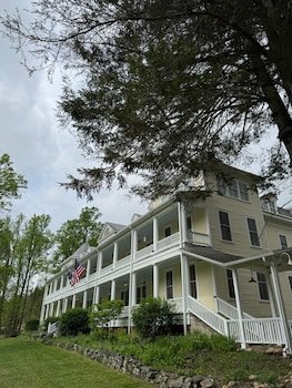 Grand Old Lady Hotel