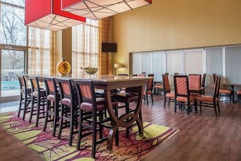 Hampton Inn & Suites Charlotte Arrowood