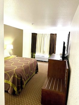 Super 8 by Wyndham Hinton