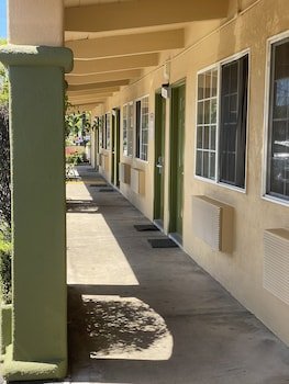 Holiday Motel