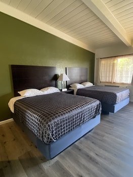 Holiday Motel