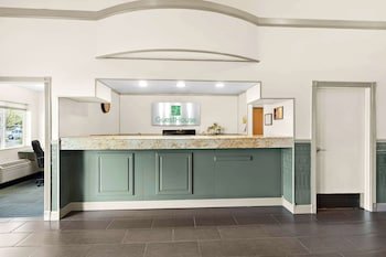 GuestHouse Inn & Suites Kelso/Longview
