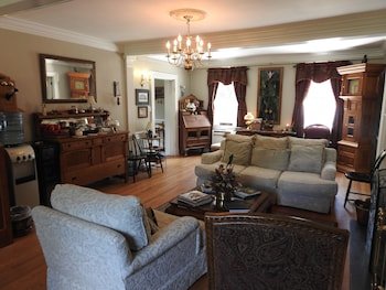 Magnolia Manor Bed and Breakfast Inn