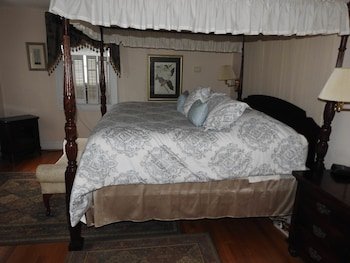 Magnolia Manor Bed and Breakfast Inn