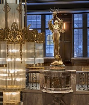 Hotel Phillips Kansas City, Curio Collection by Hilton