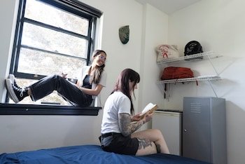 Ocean Island Inn Backpackers Suites