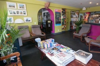 Ocean Island Inn Backpackers Suites