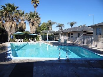 Elsinore Hot Springs Inn
