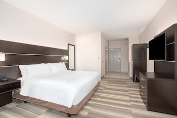 Holiday Inn Express & Suites Lincoln City