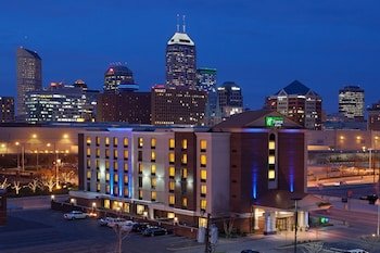 Holiday Inn Express & Suites Indianapolis Downtown Convention Center Area