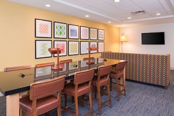 Holiday Inn Express & Suites Indianapolis Downtown Convention Center Area