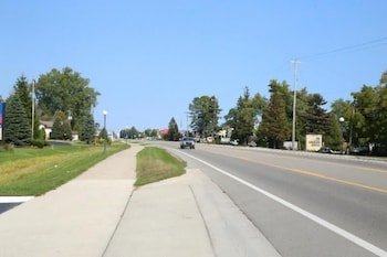 Crows Nest Inn Tawas