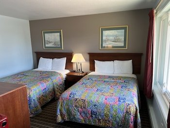 Crows Nest Inn Tawas