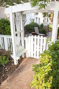 DeSoto Beach Garden Suites