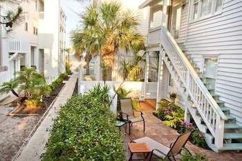 DeSoto Beach Garden Suites