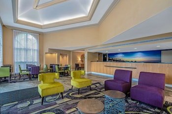 La Quinta Inn & Suites by Wyndham Naples Downtown