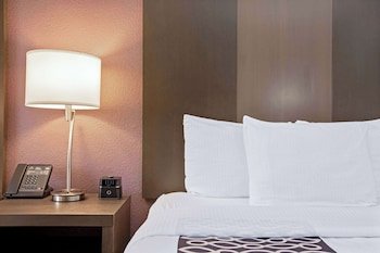 La Quinta Inn & Suites by Wyndham Fayetteville