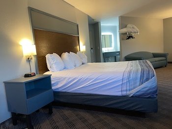 AmericInn by Wyndham Ladysmith