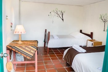 Hostal Colibrí Aeropuerto Hostel
