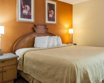 Quality Inn & Suites Shelbyville I-74