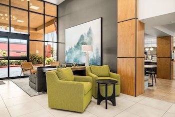 Oxford Suites Redding
