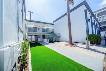 Torrance Inn & Suites