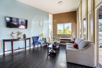 Torrance Inn & Suites