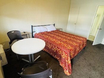 Oaks Motel