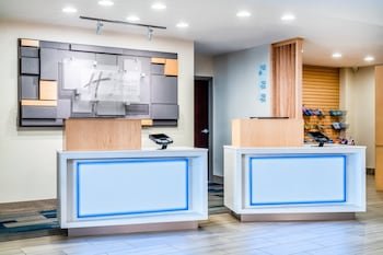 Holiday Inn Express & Suites Tappahannock