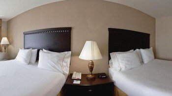 Holiday Inn Express & Suites Tappahannock