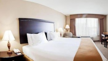 Holiday Inn Express & Suites Tappahannock