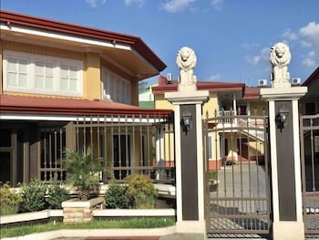 Prado Inn And Suites