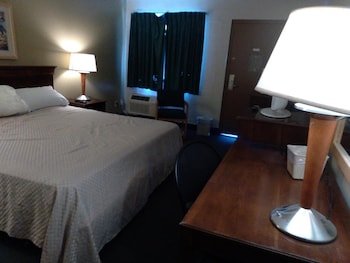 Rodeway Inn & Suites