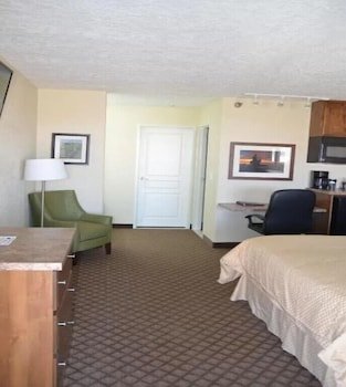 Rodeway Inn & Suites