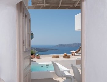 The Globe Suites