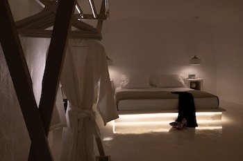 The Globe Suites