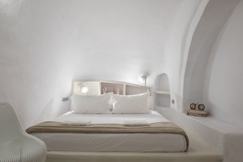 The Globe Suites